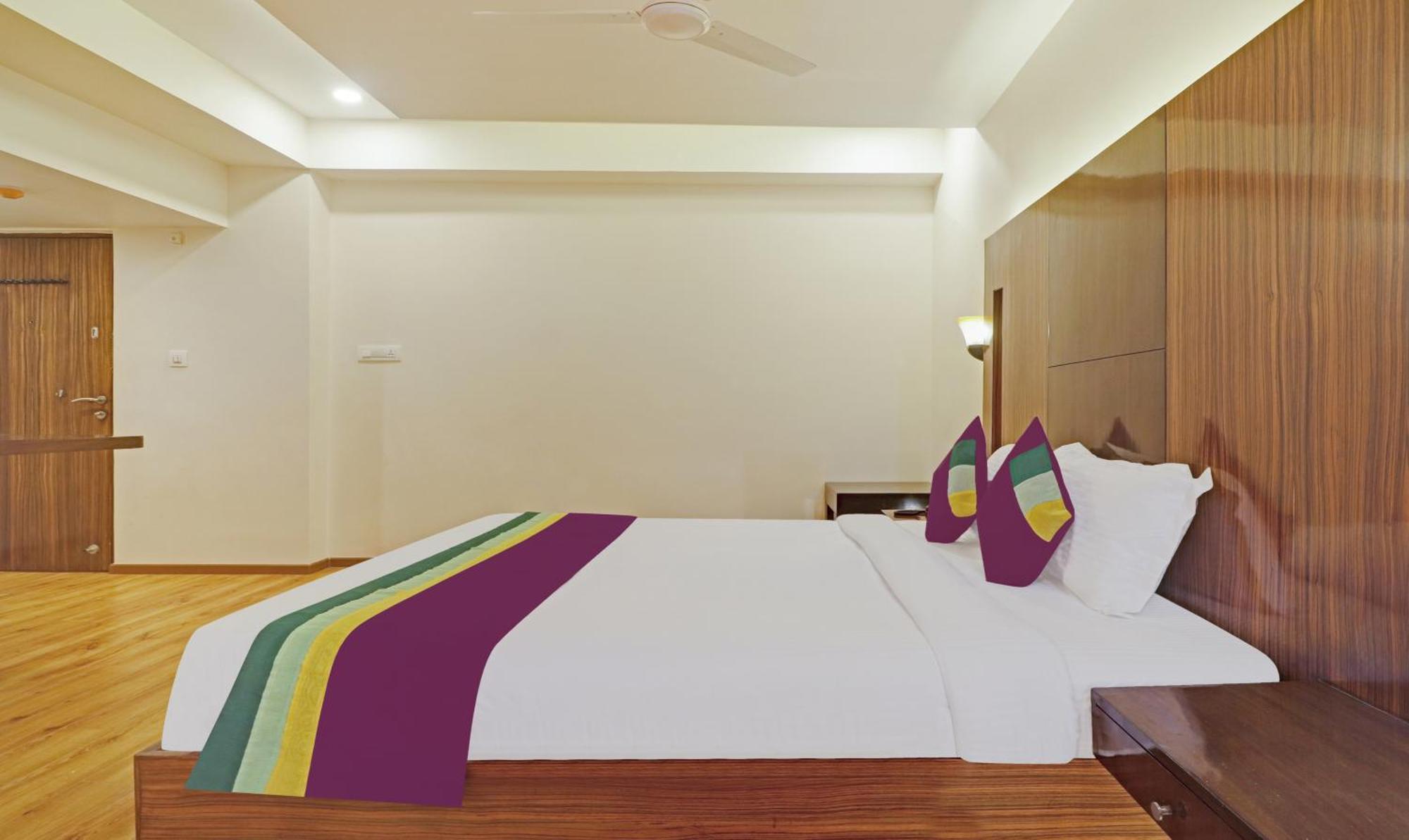 Treebo Premium Seven Lake View Haidarábád Kültér fotó